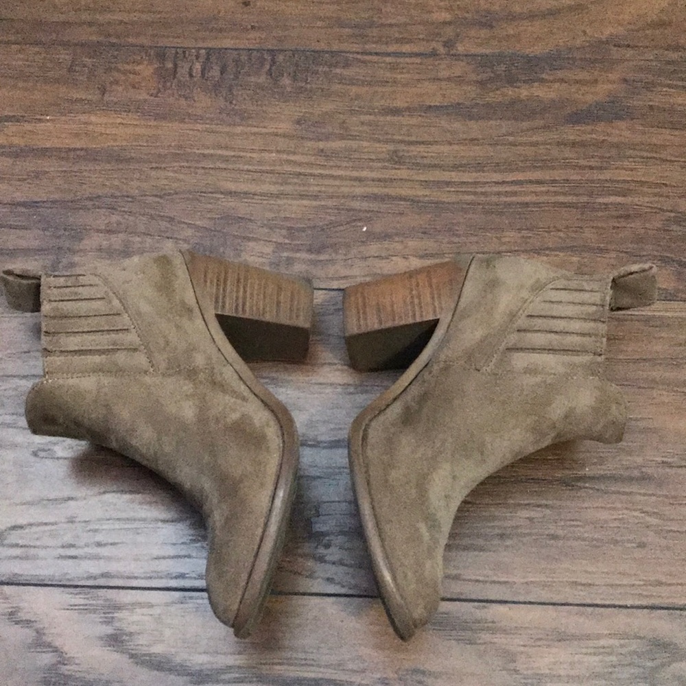 Faux Suede booties 🤩 - Picture 2 of 3